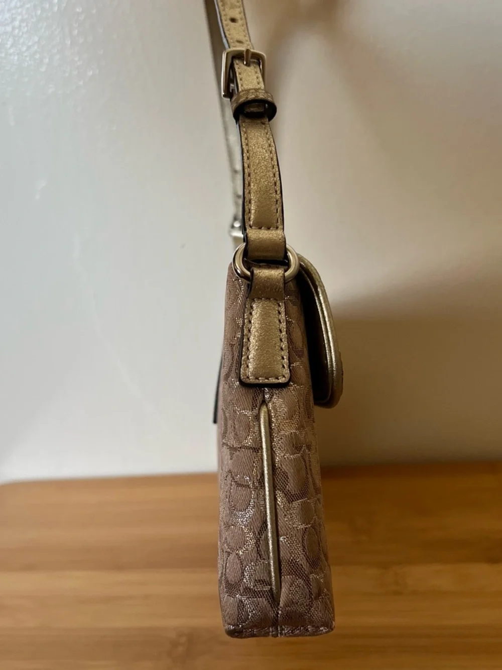 Coach vintage 2005 gold optic lurex signature 3595 Hamptons clip shoulder bag - Picture 15 of 15